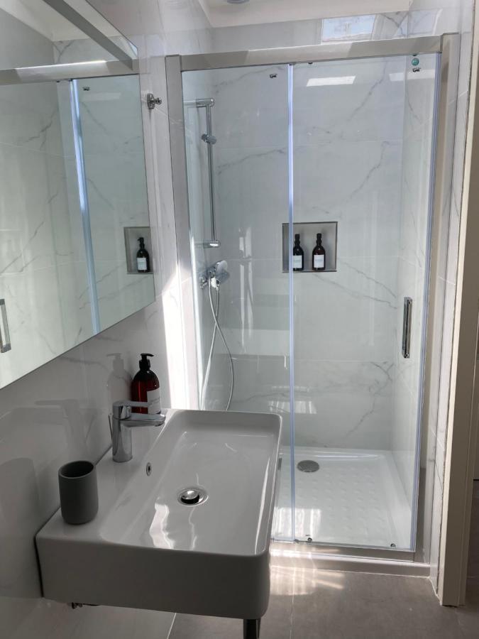 Le Petit Bijou Sete, Quatre Appartements Au Centre Ville, Trois Avec Vue Canal Екстериор снимка