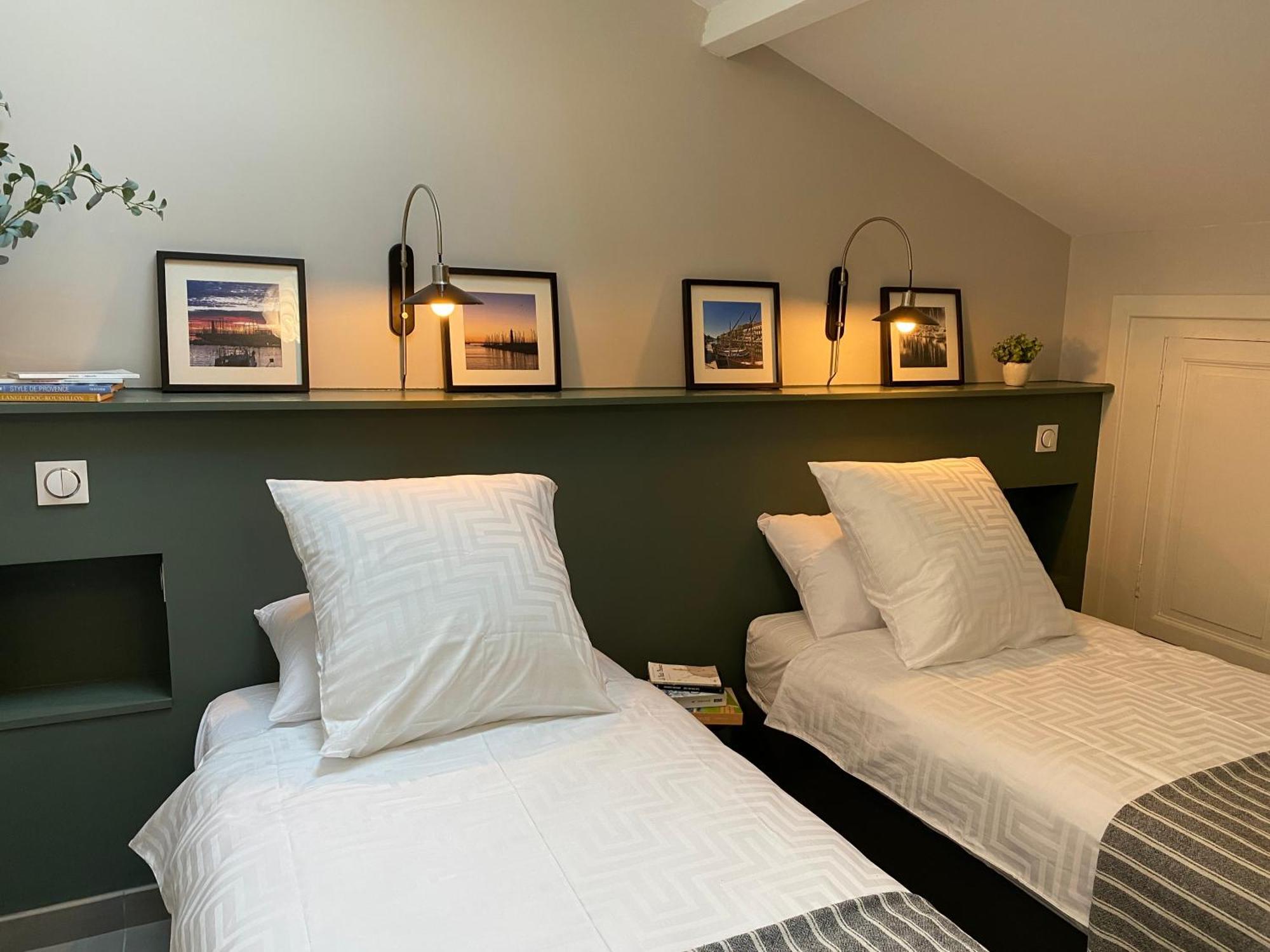 Le Petit Bijou Sete, Quatre Appartements Au Centre Ville, Trois Avec Vue Canal Стая снимка