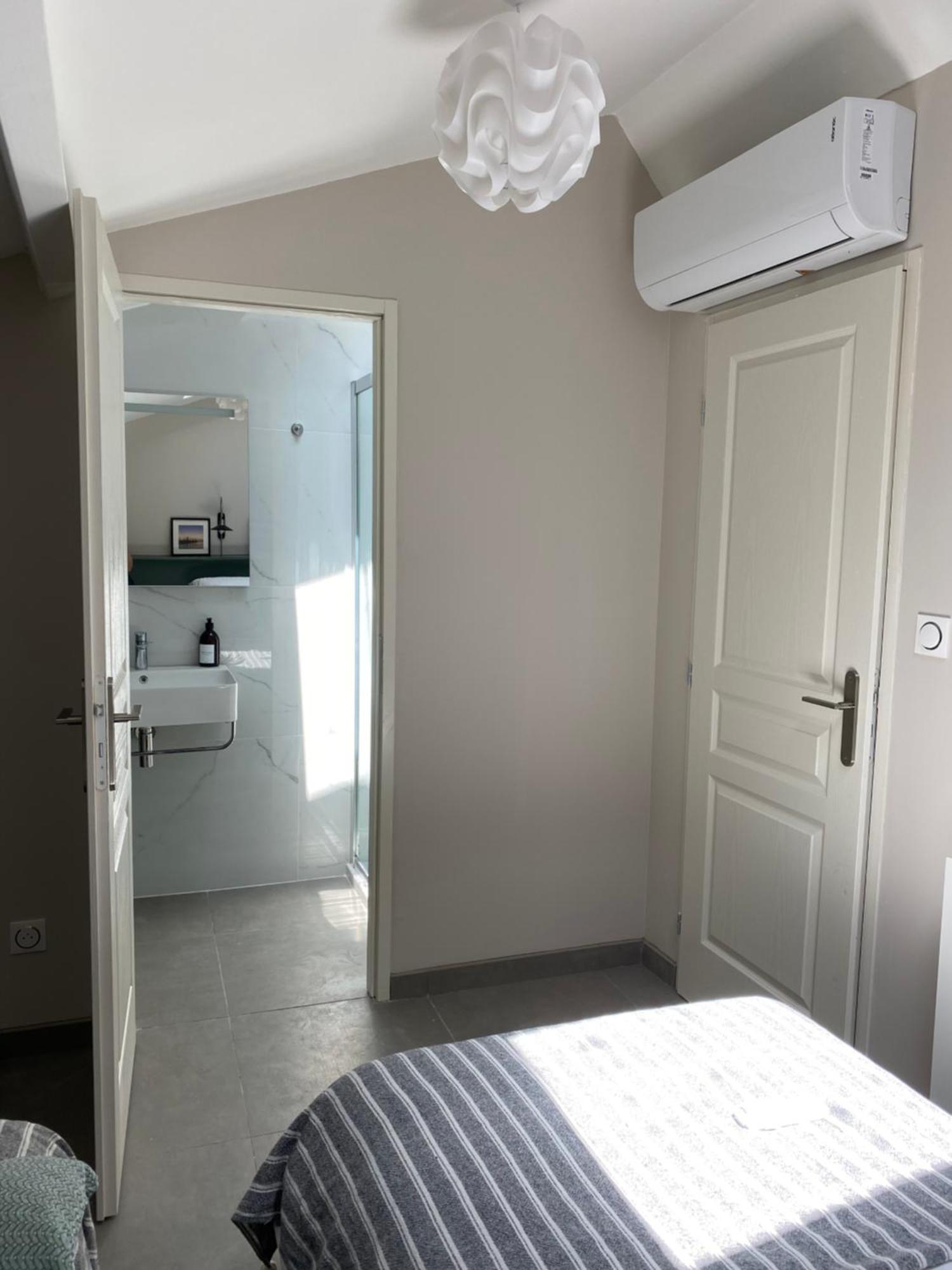 Le Petit Bijou Sete, Quatre Appartements Au Centre Ville, Trois Avec Vue Canal Стая снимка